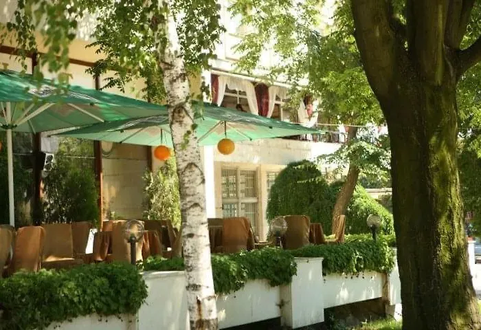 родина Хотел *