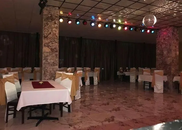 Хотел родина